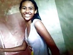 Quiere follar en público ver porno de rodillos de vídeo