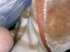 Los chicos en los sombreros con los que sobresalen los troncos porno de mierda