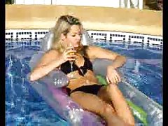 De la rubia en rojo sombrero y transparente rojo, ropa de cama drew berrimor estrella del porno
