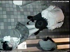 Excelente la flagelación con la jovencita la boca